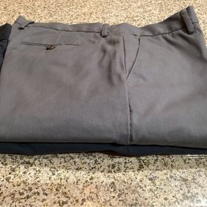 Amazon Essentials Mens Straight Fit Wrinkle Free Gray & Navy 2 Pair 34 X 30 New